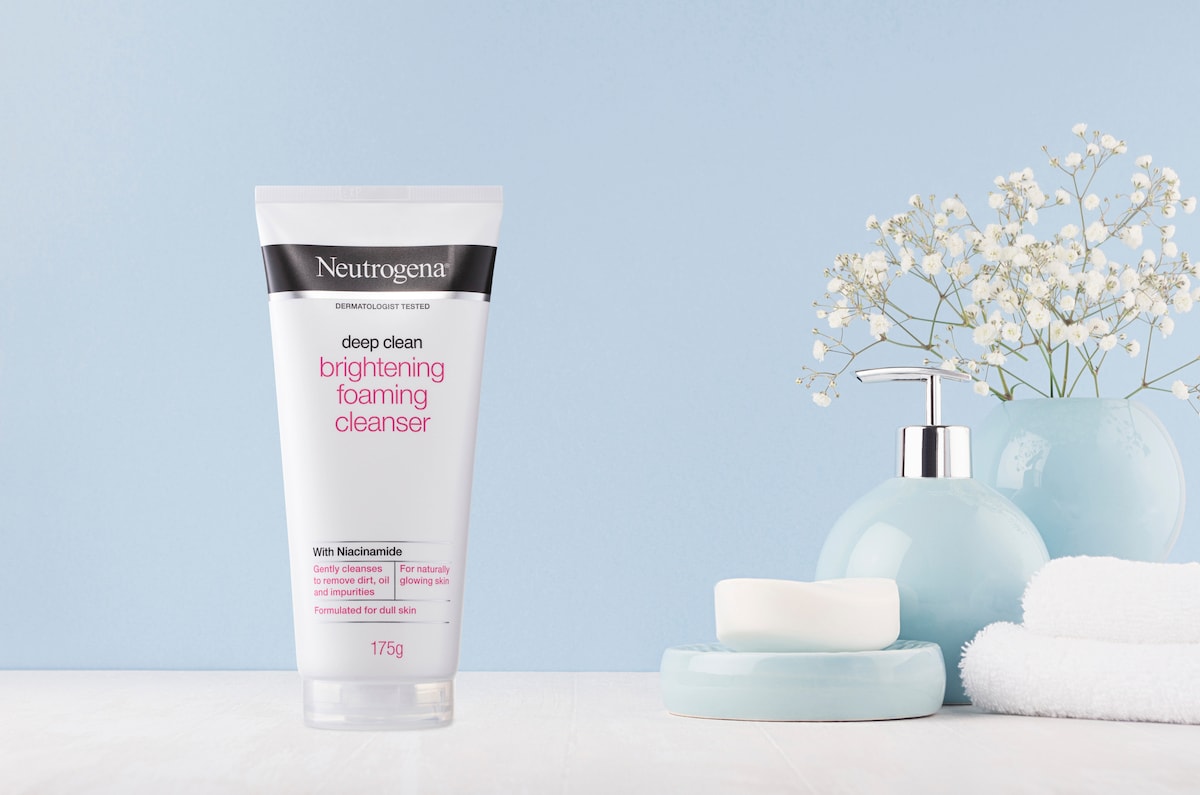 Neutrogena Deep Clean Brightening Foaming Cleanser 175G